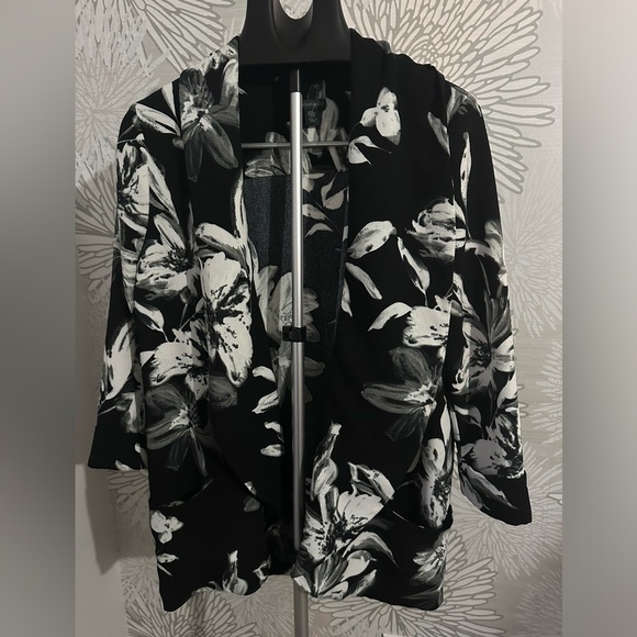 Black Floral Blazer - Picture 1 of 3